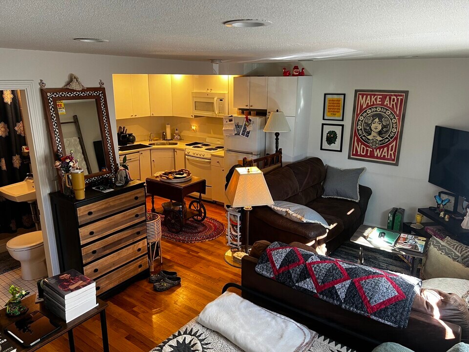 25 Aston Rd, Unit 17 in Boston College, MA - Building Photo