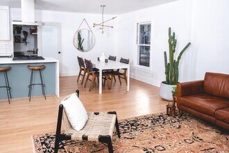 2211 1/2 Pasadena Dr in Austin, TX - Building Photo - Building Photo