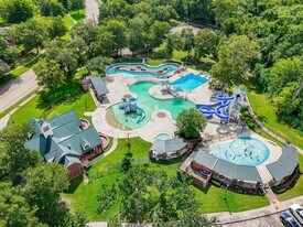 7902 Silent Forest Dr in Sugar Land, TX - Building Photo