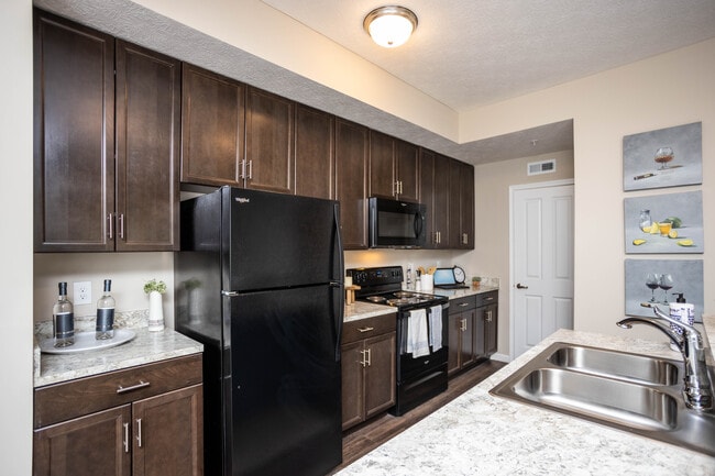 Woodfield Park in Columbus, OH - Building Photo - Interior Photo