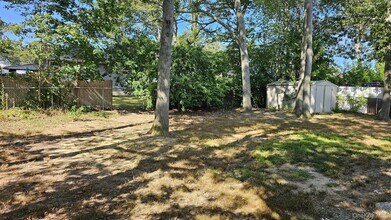 81 Parkwood Dr in Mastic Beach, NY - Building Photo - Building Photo