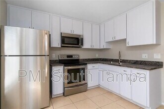 1020 Pine Ridge Cir in Brandon, FL - Building Photo - Building Photo