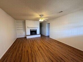 3314 81st St, Unit B in Lubbock, TX - Foto de edificio - Building Photo