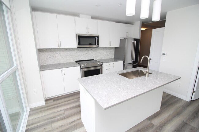 60-1160 Charles St W in Kitchener, ON - Building Photo - Building Photo