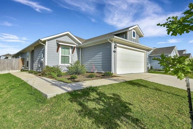 121 Crescent St in Georgetown, TX - Building Photo - Building Photo