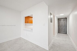 10090 NW 80th Ct in Hialeah, FL - Building Photo - Building Photo
