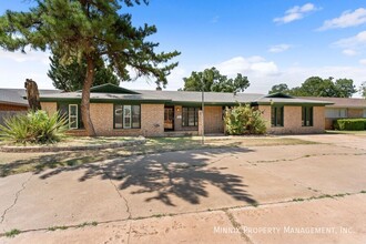 5203 43rd St in Lubbock, TX - Foto de edificio - Building Photo