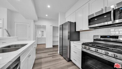 627 N Dillon St in Los Angeles, CA - Building Photo - Building Photo