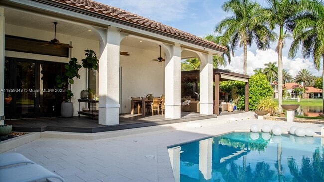 2880 Windmill Ranch Rd in Weston, FL - Foto de edificio - Building Photo