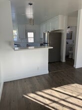 2022 N Parish Pl, Unit A in Burbank, CA - Foto de edificio - Building Photo