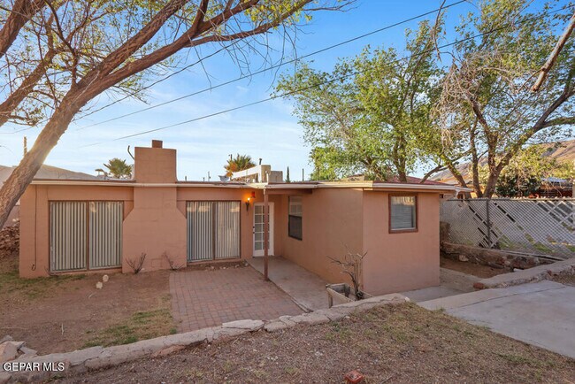 3410 N Stanton St in El Paso, TX - Building Photo - Building Photo
