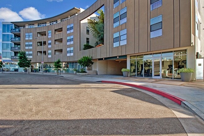 Fiona in West Hollywood, CA - Foto de edificio - Building Photo