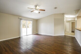 8060 Creedmoor Dr in Jacksonville, FL - Building Photo - Building Photo