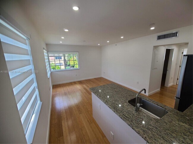 825 Michigan Ave in Miami Beach, FL - Building Photo - Building Photo