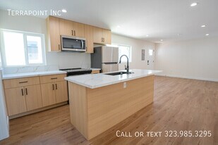 1034 Westmoreland Ave in Los Angeles, CA - Building Photo