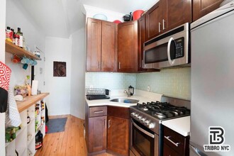 24-20 Ditmars Blvd in Queens, NY - Building Photo - Building Photo