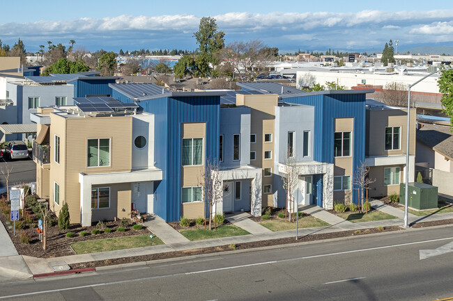 Alegre Commons in Fresno, CA - Foto de edificio - Primary Photo