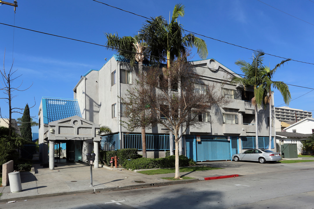 Parton Terrace Apartments in Santa Ana, CA - Foto de edificio