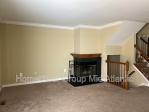 325 Hickory Nut Ct in Pasadena, MD - Building Photo - Building Photo