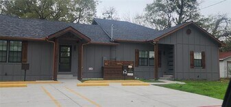 900 Chestnut St in Commerce, TX - Building Photo