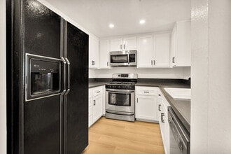 15155 Sherman Way, Unit 52 in Van Nuys, CA - Building Photo - Building Photo