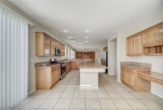 9027 Edenbridge Ct in Las Vegas, NV - Building Photo - Building Photo