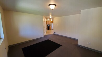 2112 Yellowstone St in Ellensburg, WA - Foto de edificio - Building Photo