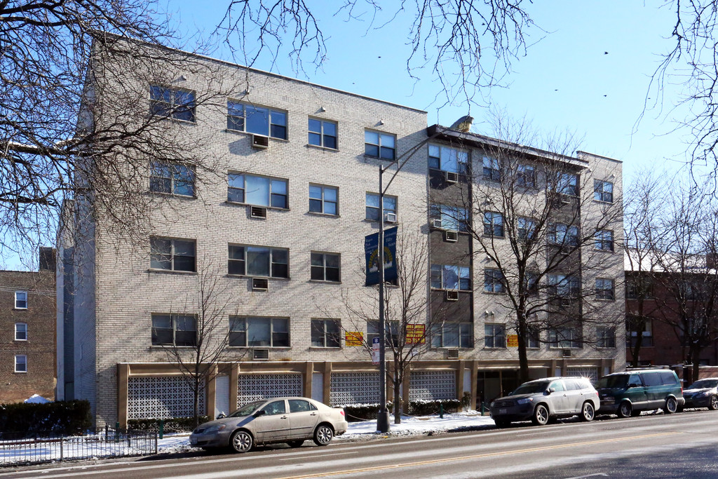 Rogers Park Apartment