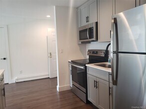 100 Mariners Way in Port Jefferson, NY - Building Photo - Building Photo