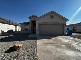 924 Coyote Melon Dr in Socorro, TX - Building Photo