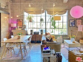 1855 Industrial St in Los Angeles, CA - Building Photo - Building Photo