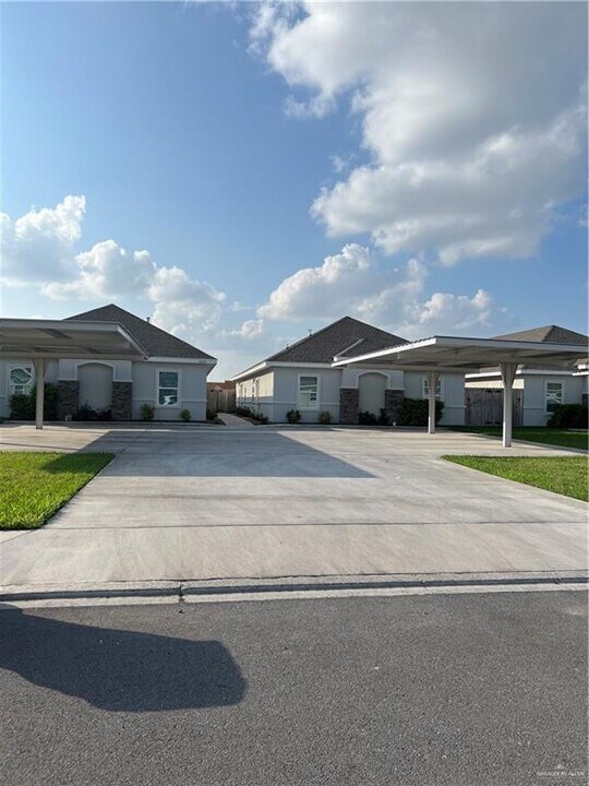 5005 N Winona Dr-Unit -1 in Pharr, TX - Building Photo