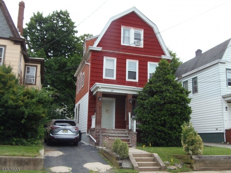 169 Walnut St in Bloomfield, NJ - Building Photo