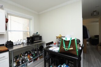 646 W Roscoe St, Unit N2 in Chicago, IL - Building Photo - Building Photo