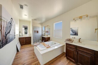 137 N Un St in Hanford, CA - Building Photo - Building Photo