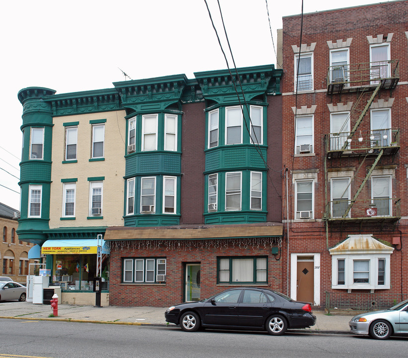 2805 Palisade Ave in Weehawken, NJ - Building Photo