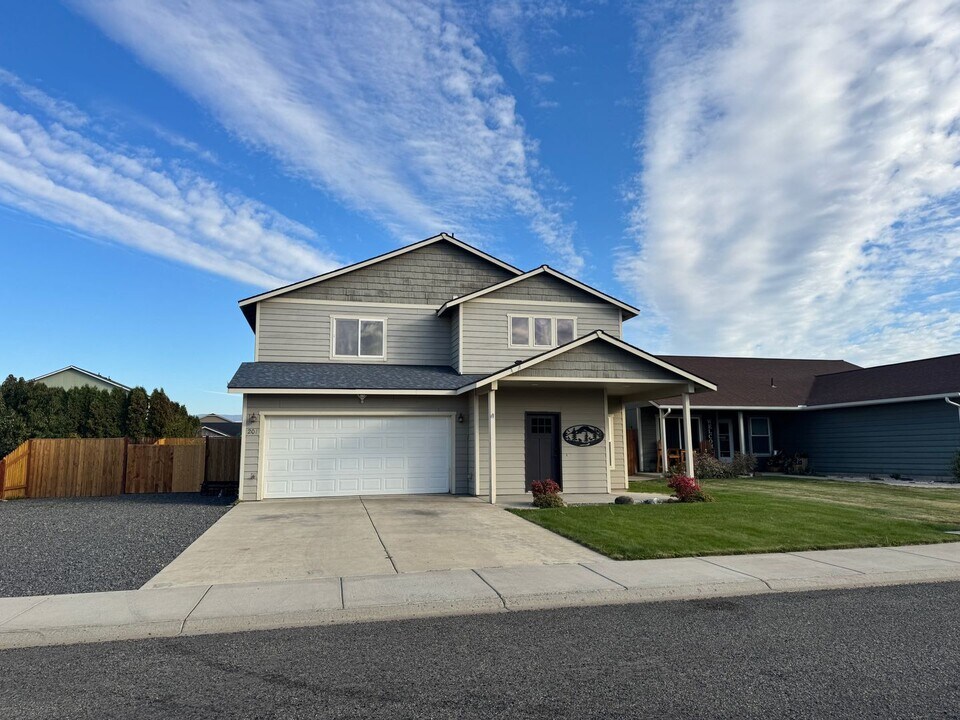 201 E Kristen Ave in Ellensburg, WA - Building Photo