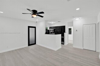 11643 NE 11th Pl in Biscayne Park, FL - Building Photo - Building Photo