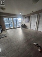 215 Queen St E in Brampton, ON - Building Photo - Building Photo