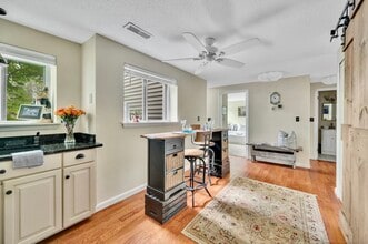 74 Hollister Way S in Glastonbury, CT - Building Photo - Building Photo