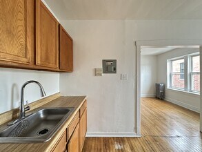 2432 N Linden Pl in Chicago, IL - Building Photo - Building Photo