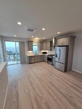 645 Gellert Blvd in Daly City, CA - Building Photo - Building Photo