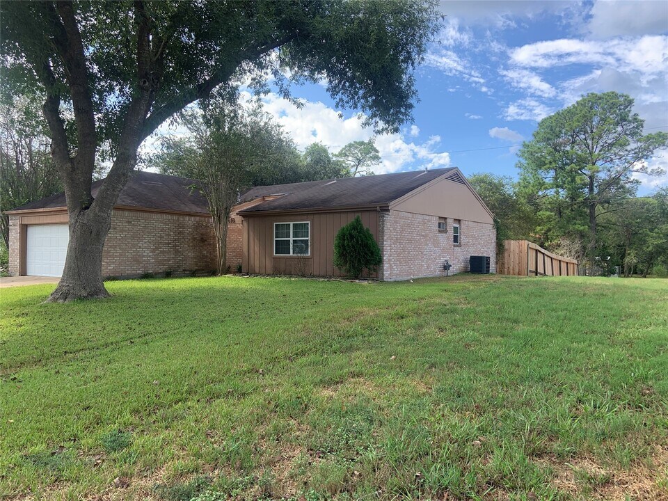 16618 Oxnard Ln in Friendswood, TX - Building Photo
