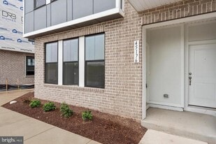 45176 Drowes Ter in Sterling, VA - Building Photo