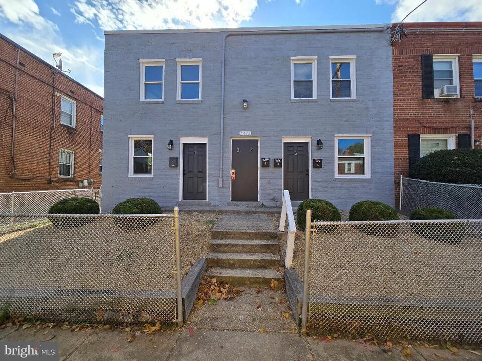 5433 C St SE in Washington, DC - Building Photo