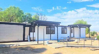 2100 S State St in Hemet, CA - Building Photo - Building Photo