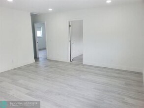 70 NW 13th Ave, Unit 1 in Dania Beach, FL - Building Photo - Building Photo