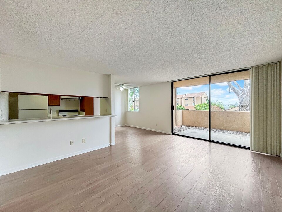 6188 Agee St in San Diego, CA - Foto de edificio