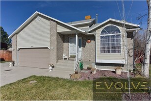 7266 Wimbledon Ct in West Jordan, UT - Building Photo