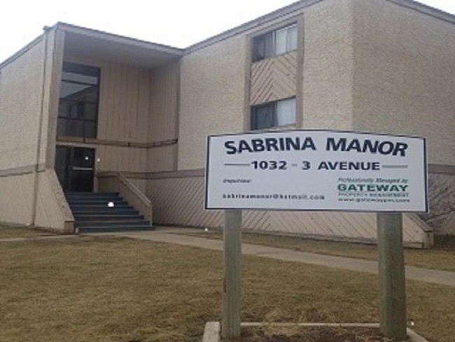 Sabrina Manor in Brooks, AB - Building Photo - Building Photo